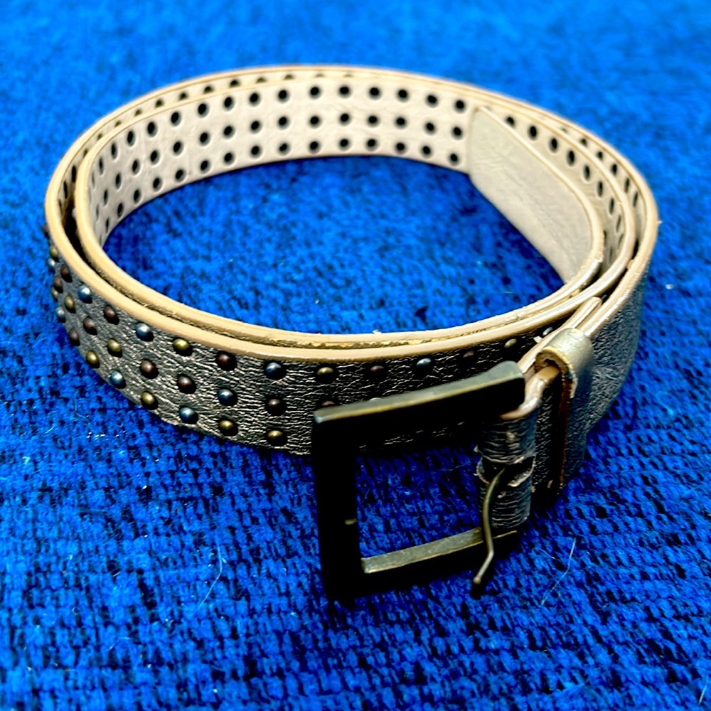 Beaded Bronze Belt See photos for measurements. Wear on a couple of belt holes